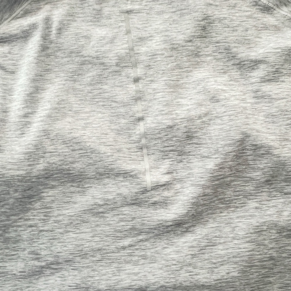 Workout shirt and leggings/tights combo. - Picture 6 of 7